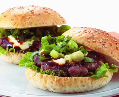 一度は食べてみたい!関西のご当地バーガー特集