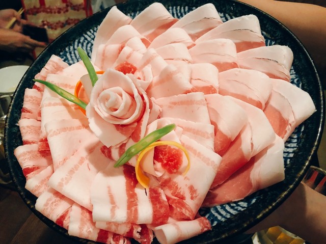 沖縄県でアグー豚のしゃぶしゃぶ＆とんかつが人気の店