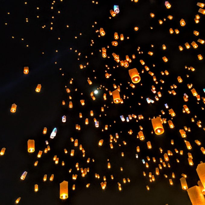 チェンマイのコムローイ祭りがインスタ映え間違いなし！